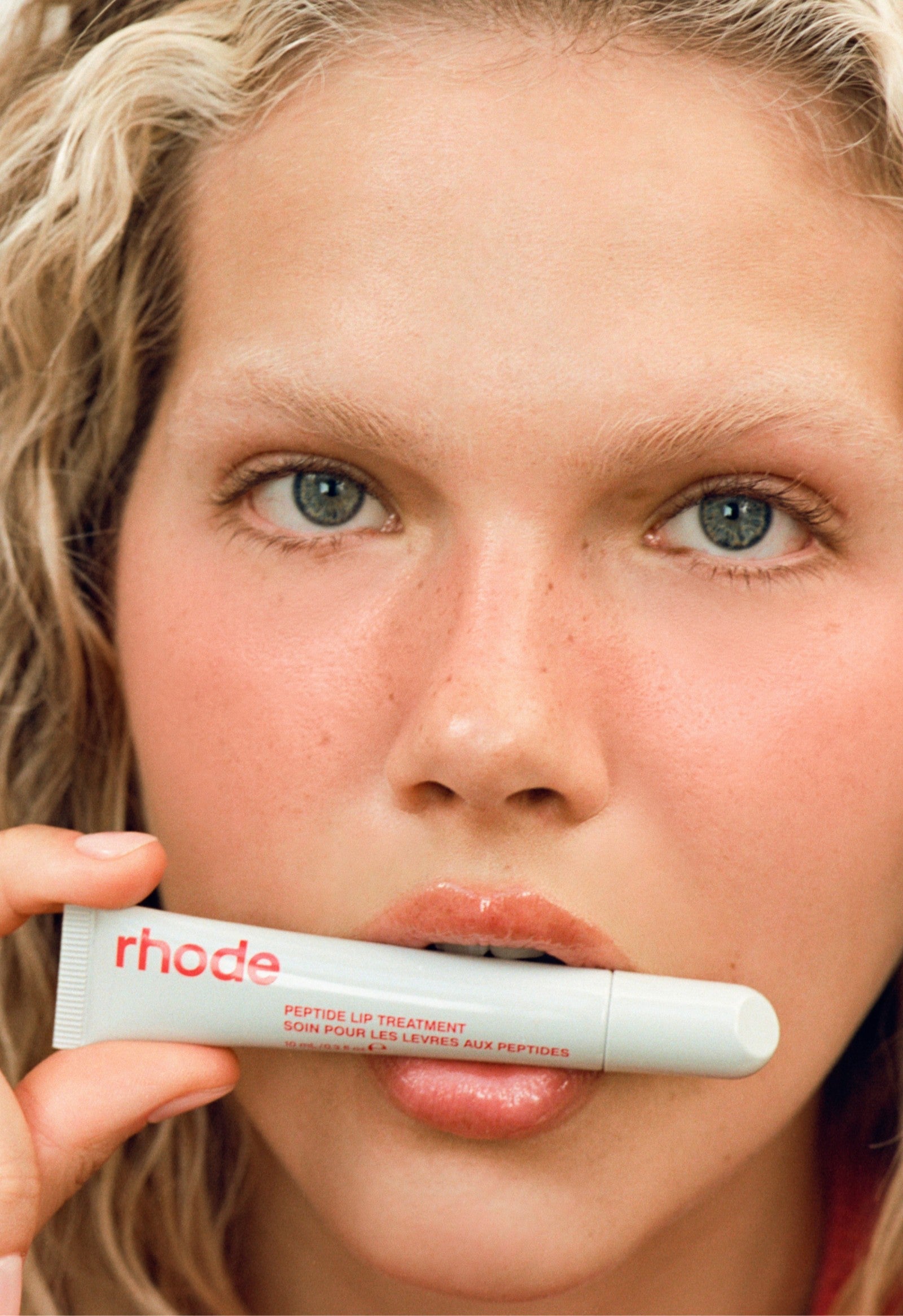 soin des lèvres aux peptides, glaçage à la fraise